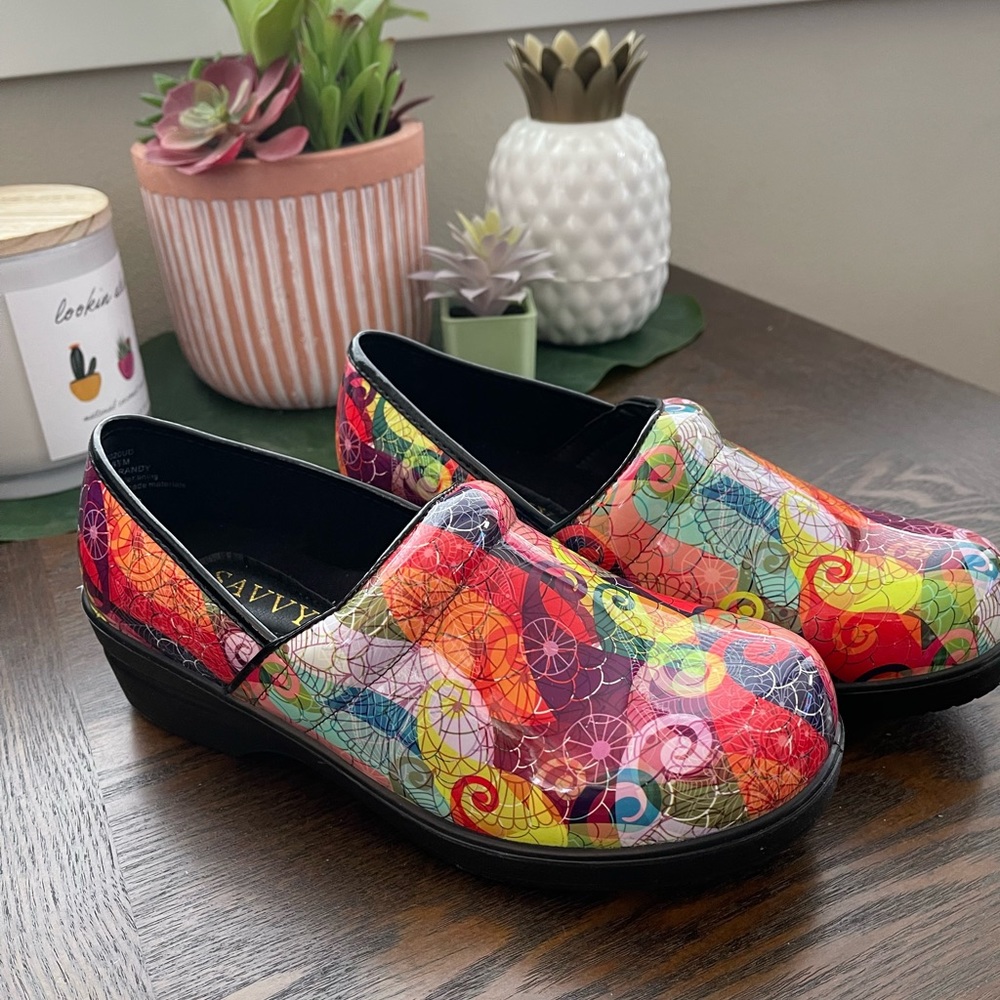 NWB Savvy Brandy Multi Abstract Clogs